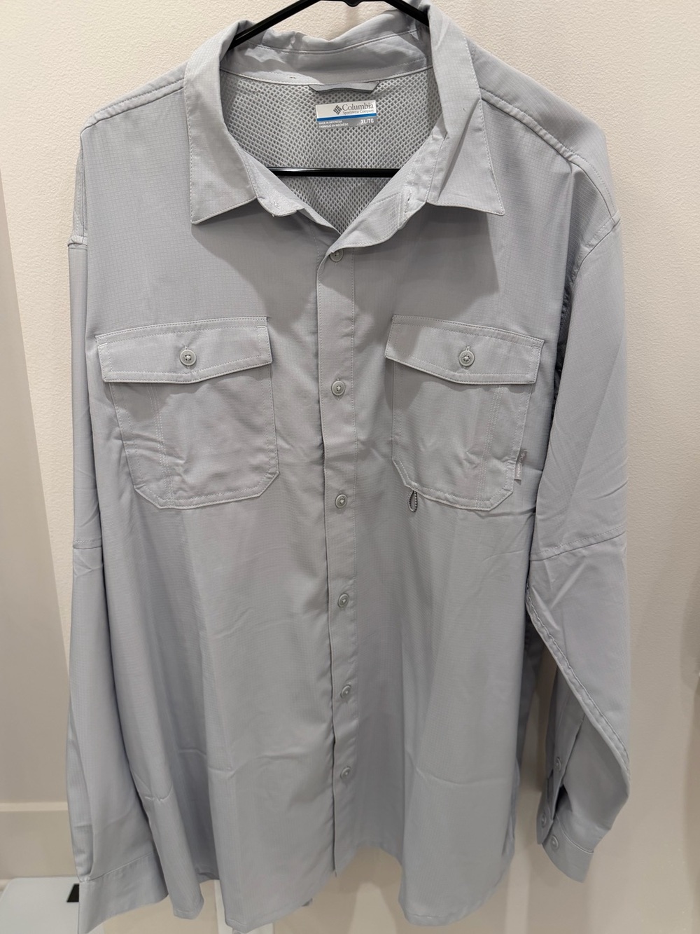 Columbia Men's Light Gray Button-Down Fishing Shirt
